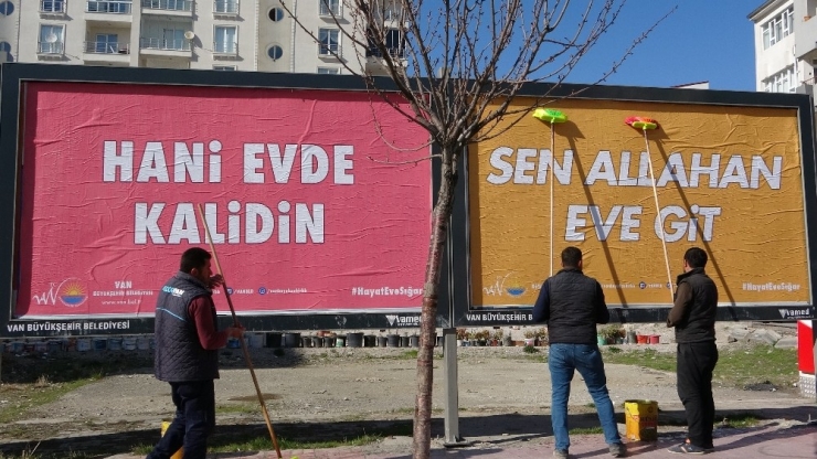 Van’da Korona Virüse Karşı Asılan Şiveli Afişler Güldürdü