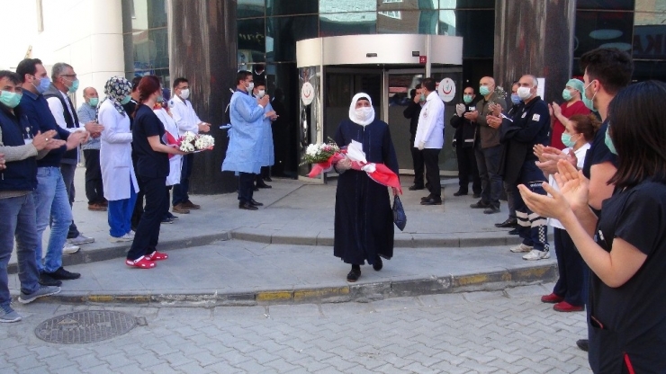 Van’da 2 Kişi Daha Korona Virüsü Yenerek Taburcu Oldu