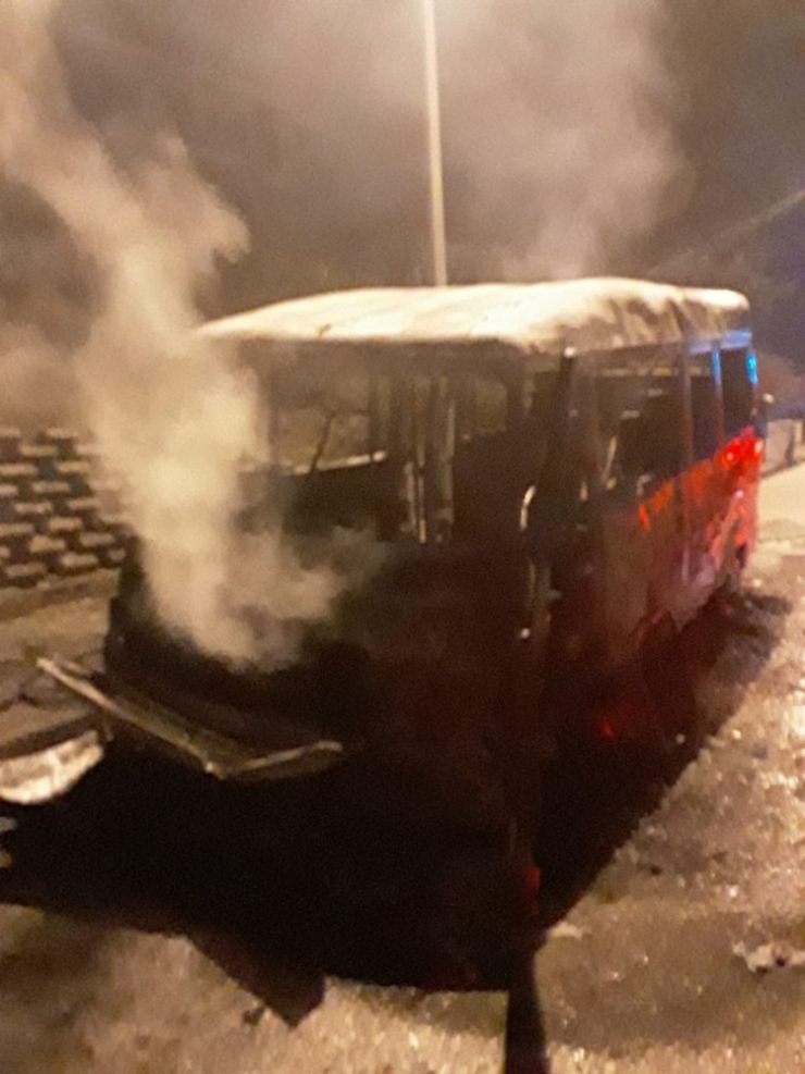 Yalova’da Minibüs Alev Alev Yandı