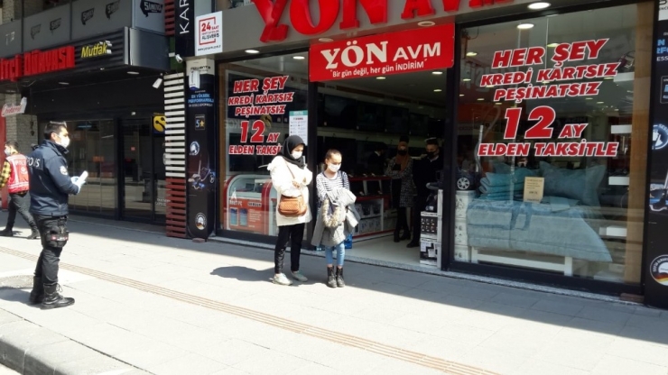 Afgan Uyruklu Kıza Sokağa Çıkma Cezası