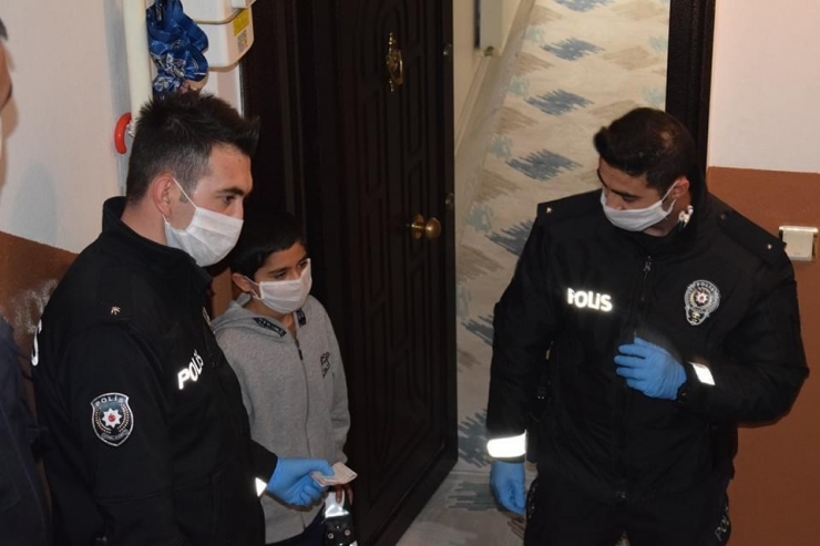 Kumbarasındaki Paraları ’Biz Bize Yeteriz Türkiyem’ Kampanyasına Bağışladı