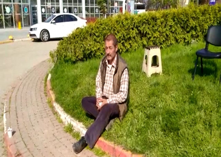 8 Aydır Dışarıda Yatıp Kalkıyordu... Evsiz Vatandaşa Devlet Sahip Çıktı