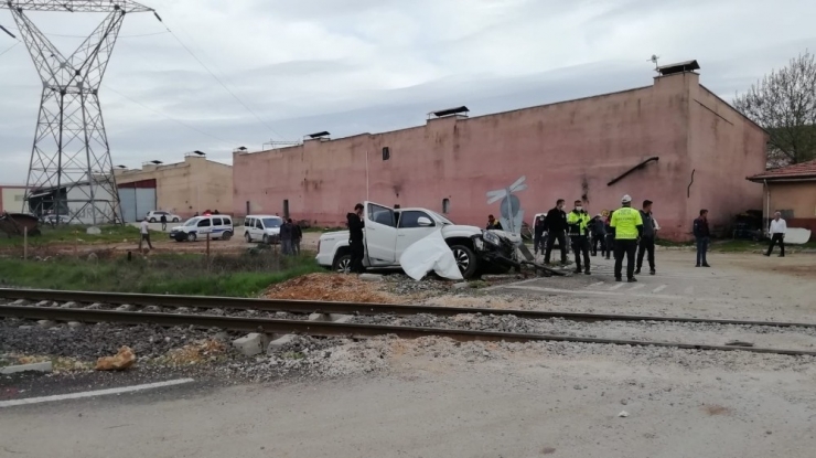 Hemzemin Geçitte Feci Kaza: 5 Yaralı