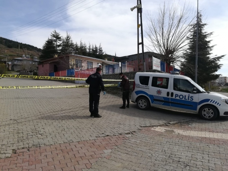 Sincik İlçesinde 6 Ailenin Yaşadığı Caddeye Karantina