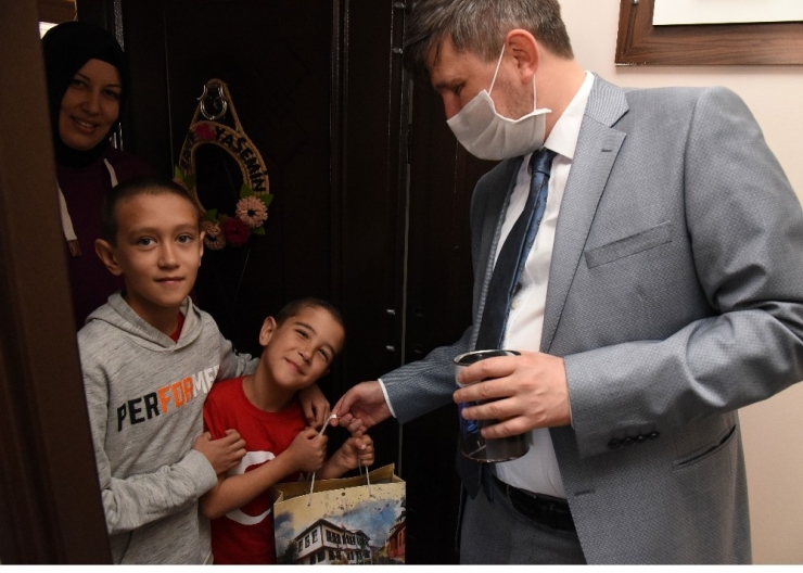 "Biz Bize Yeteriz" Kampanyasına Kumbaralarıyla Destek Oldular