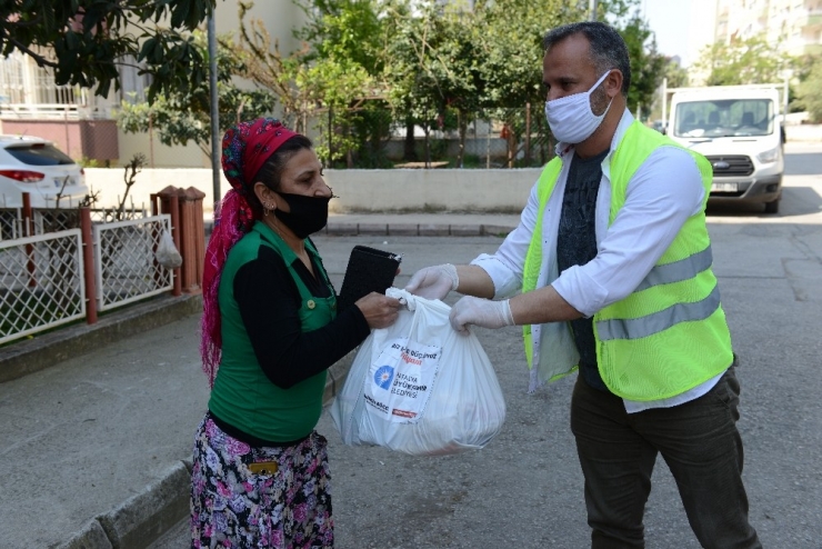 Büyükşehirin Gıda Yardımları Devam Ediyor