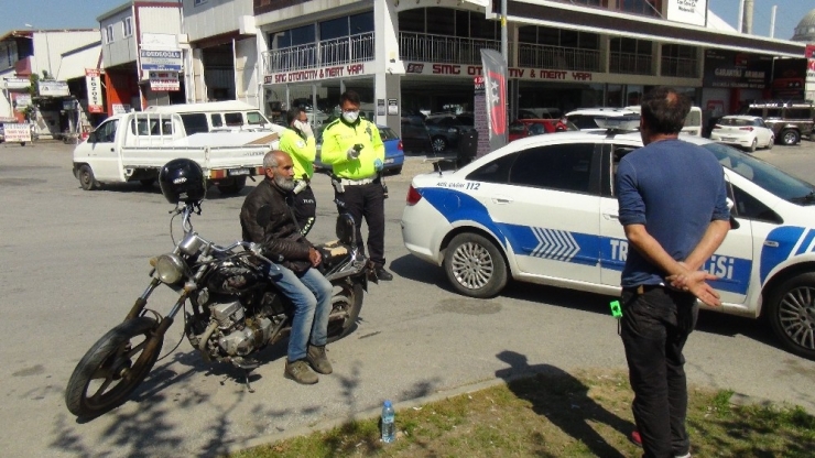 Yaşlı, Alkollü Ve Öfkeli Adam Pes Dedirtti