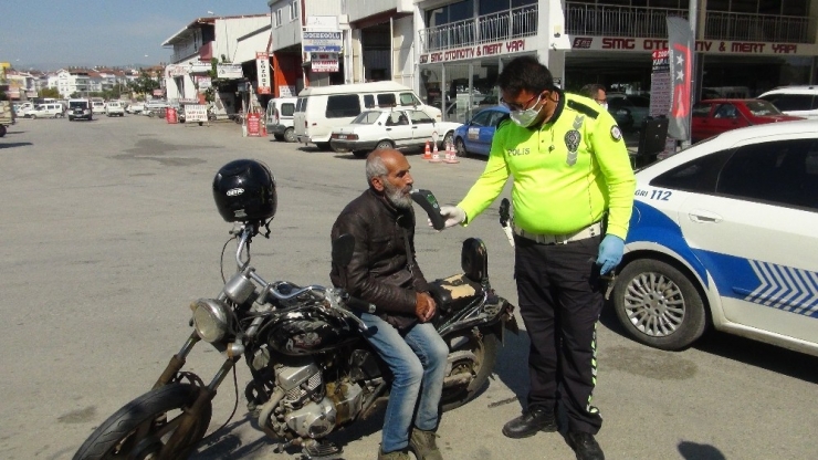 Yaşlı, Alkollü Ve Öfkeli Adam Pes Dedirtti