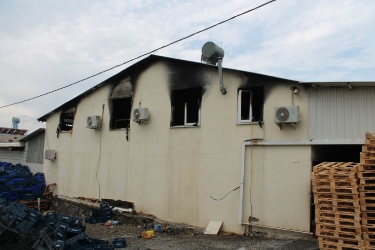 Eşyaları Yanan İşçiler, Yangın Sonrası Gözyaşlarını Tutamadı