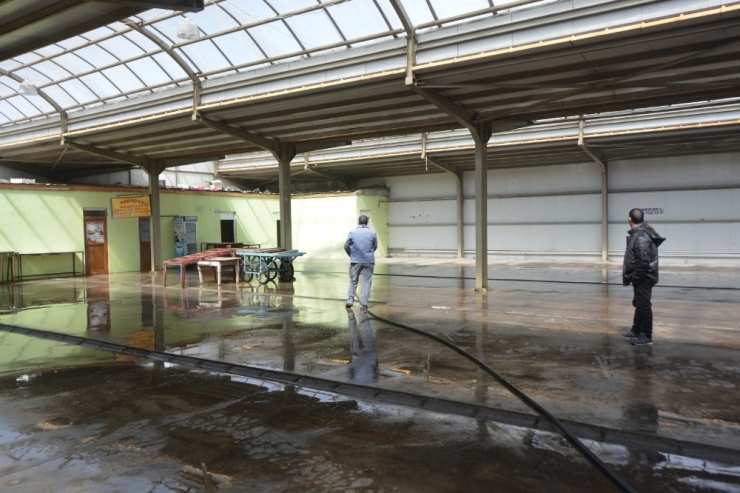 Pazar Alanında Virüse Bariyerli Önlem