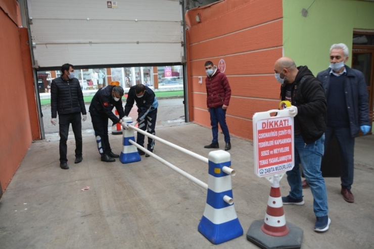 Pazar Alanında Virüse Bariyerli Önlem