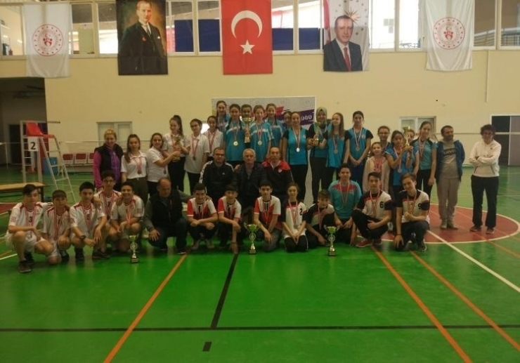 Badmintonculardan Evde Kal Çağrısına Destek