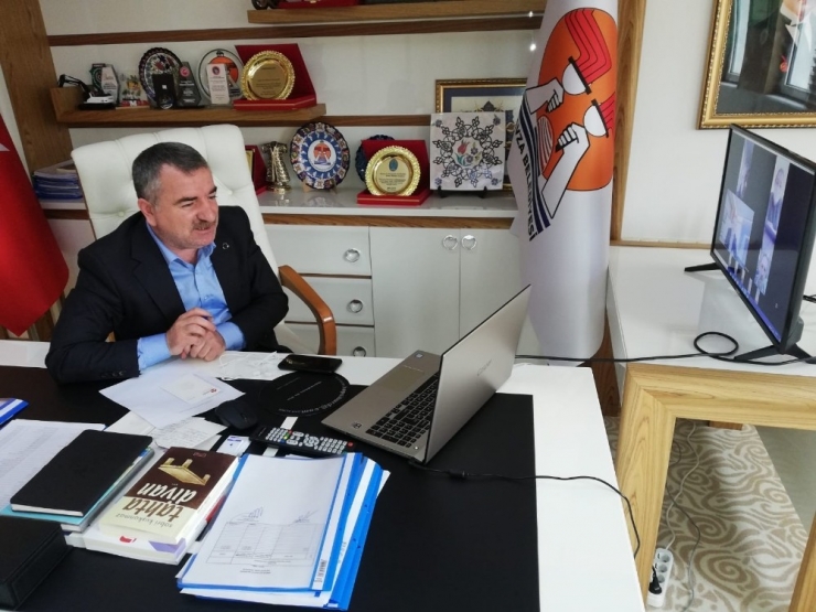 Başkan Özdemir Muhtarları Video Konferans Aracılığıyla Bilgilendirdi