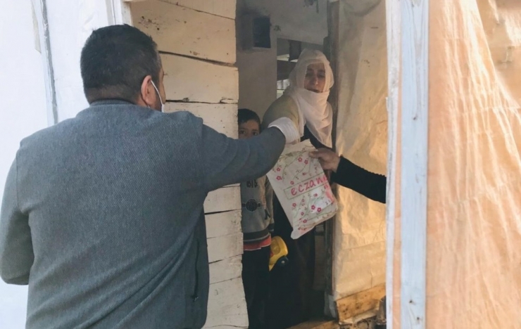 Karlıova’da Vefa Sosyal Destek Grubu Köy Köy Gezip İhtiyaçları Karşılıyor