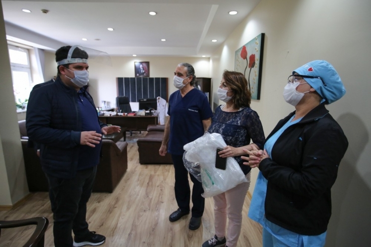 Buca Belediyesinden Sağlık Kahramanlarına Ekipman Desteği