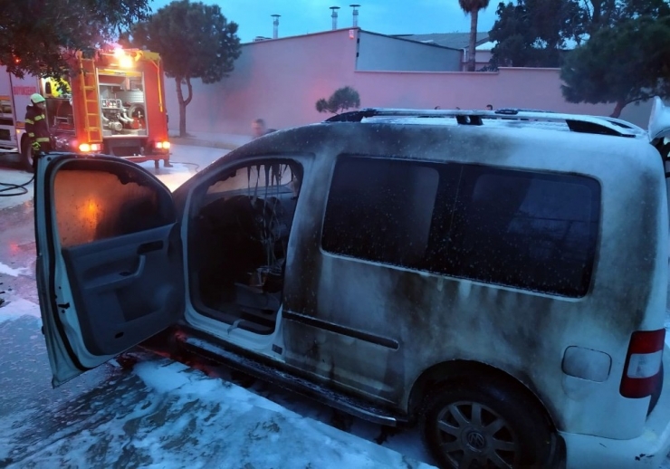 Denizli’de Otomobil Alev Alev Yandı