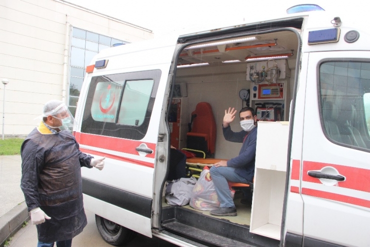 Karı Koca Çift Korona Virüsü Yendiler, Alkışlarla Taburcu Oldular