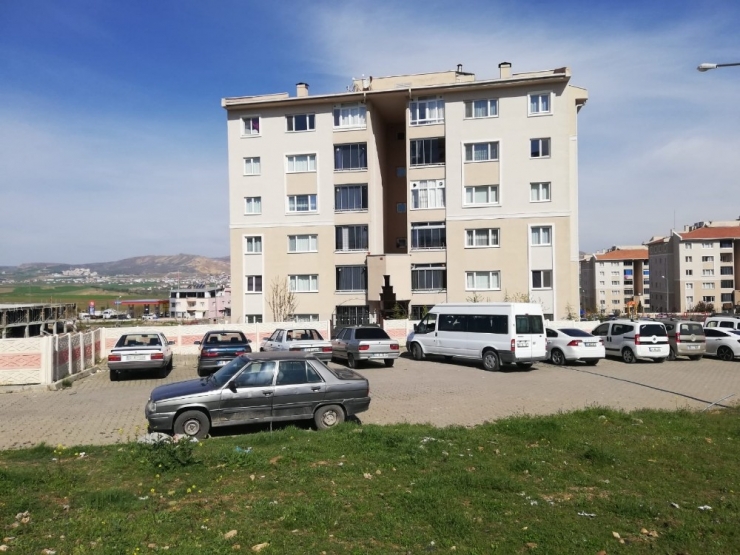 Elazığ’ın Palu İlçesinde Bir Bina Karantinaya Alındı