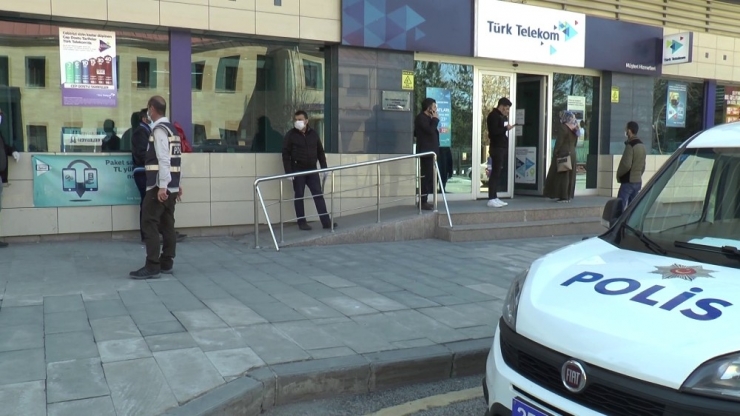 Erzurum’da Polisten Sosyal Mesafe Tedbirleri