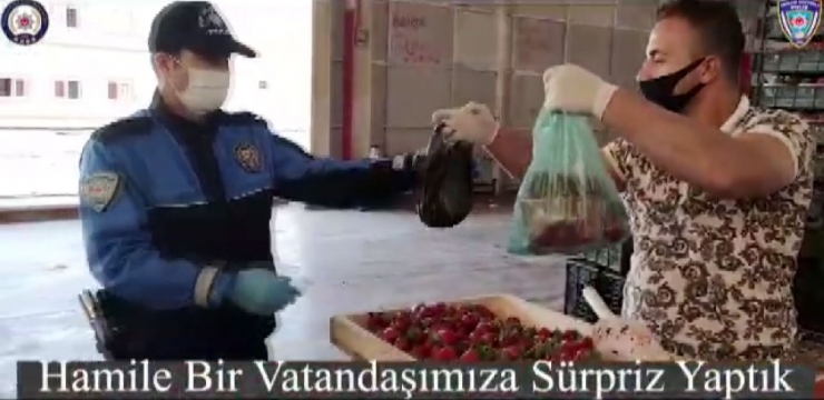 Aş Eren Hamile Kadının Yardımına Polisler Yetişti