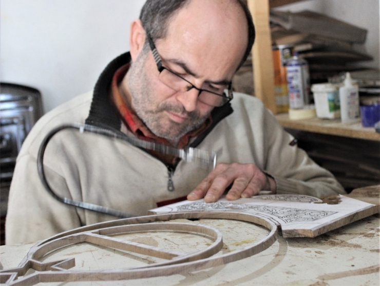 Hobileri Sayesinde Evde Kalmaktan Keyif Alıyor