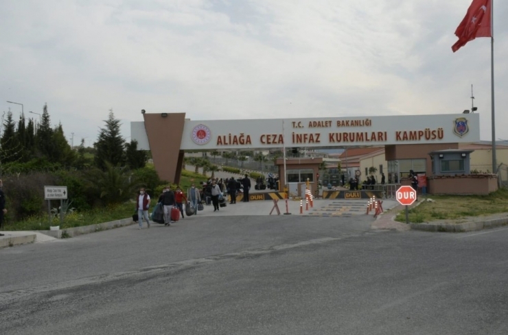 İzmir’de Hükümlülerin Tahliye Ve İzin İşlemleri Sürüyor