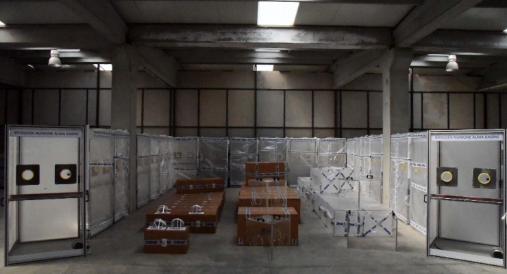 İzto, İzmirlilere Tıbbi Malzemeleri Ulaştırdı