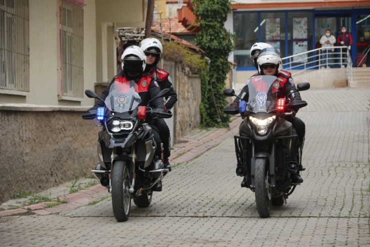 7 Yaşındaki Fatih’e Polislerden Sürpriz Doğum Günü