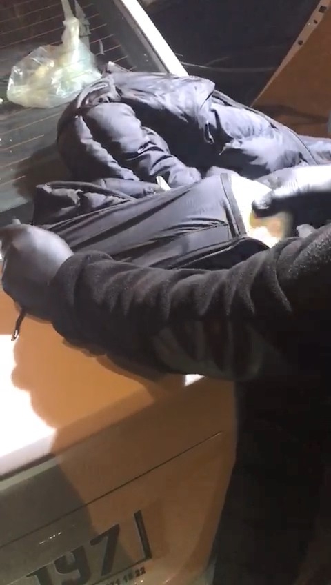 Montun Gizli Ceplerine Esrar Zulalayan Şahıslar Polisten Kaçamadı