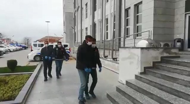 Montun Gizli Ceplerine Esrar Zulalayan Şahıslar Polisten Kaçamadı