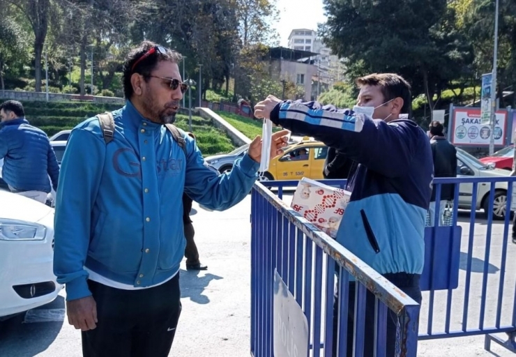 Konak’ta Pazarlara Yasak Ayarı