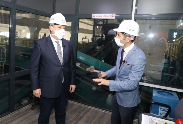 Melikgazi Geri Dönüşüm Tesisinde Çalışmalar Tüm Hızıyla Devam Ediyor