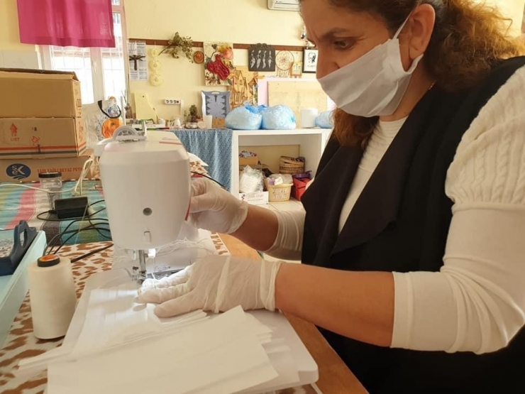 Kaş Halk Eğitimi Merkezi’nde Maske Üretimi