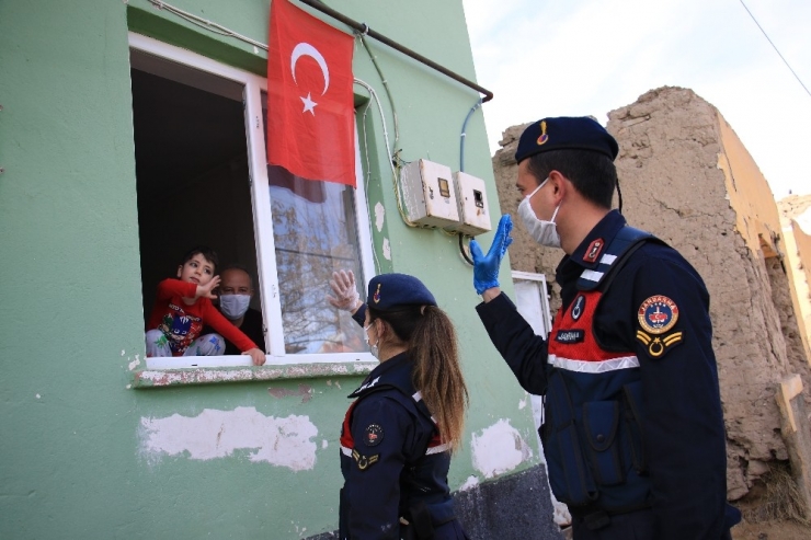 Ağabeyi İstedi, Jandarma Küçük Eymen’e Sürpriz Doğum Günü Yaptı