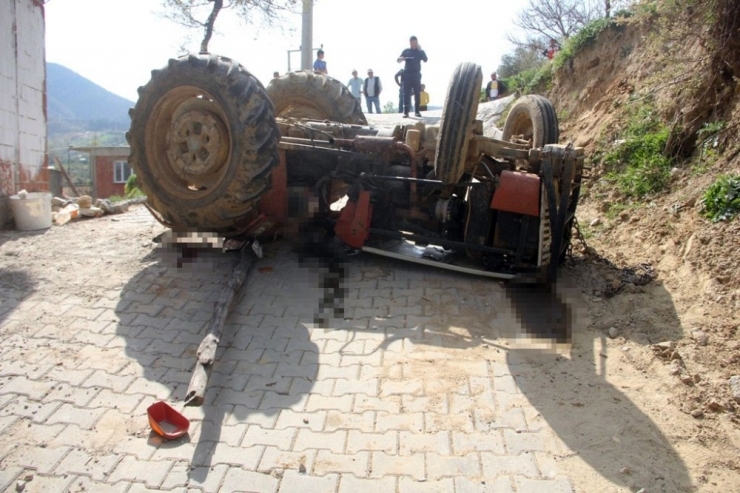 Traktörün Altında Kalan 7 Yaşındaki Çocuk Hayatını Kaybetti