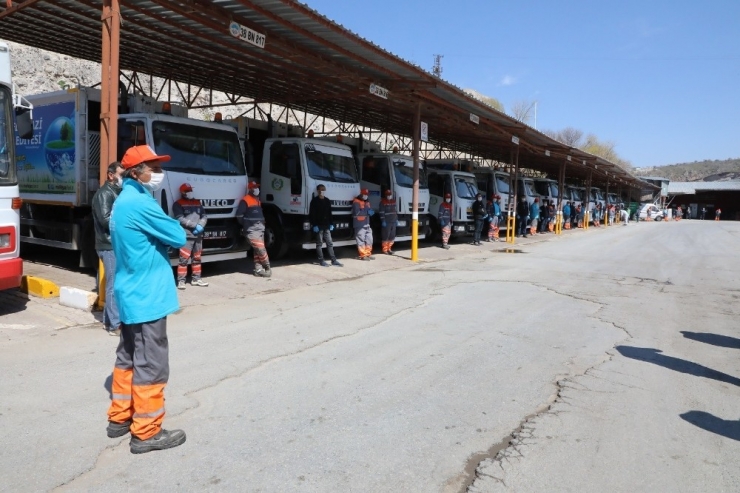 Başkan Palancıoğlu Melikgazi Temizlik Personelini Alkışladı