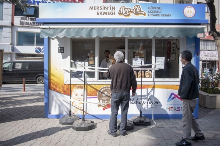 Gizli Hayırsever Parasını Ödedi, 5 Bin Ekmek Vatandaşa Bedava Dağıtıldı