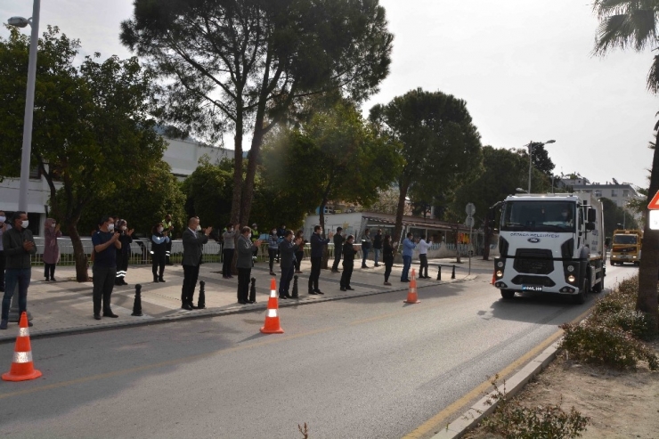 Ortaca’da Temizlik İşçilerine Alkışlı Destek
