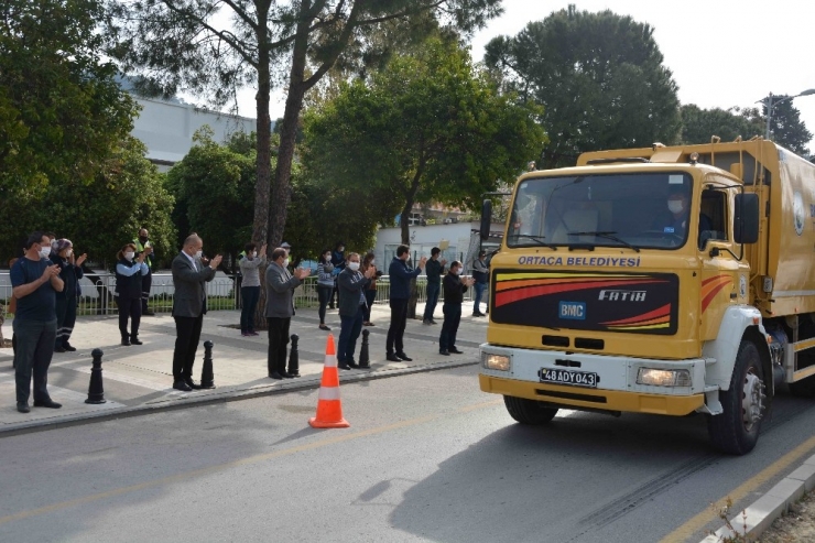 Ortaca’da Temizlik İşçilerine Alkışlı Destek