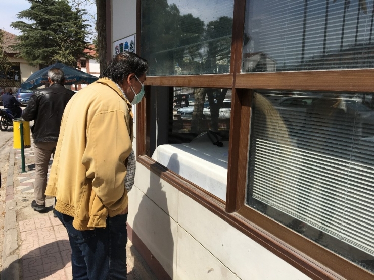 Osmaneli Belediyesi Ürettiği Maskeleri Ücretsiz Dağıtmaya Devam Ediyor