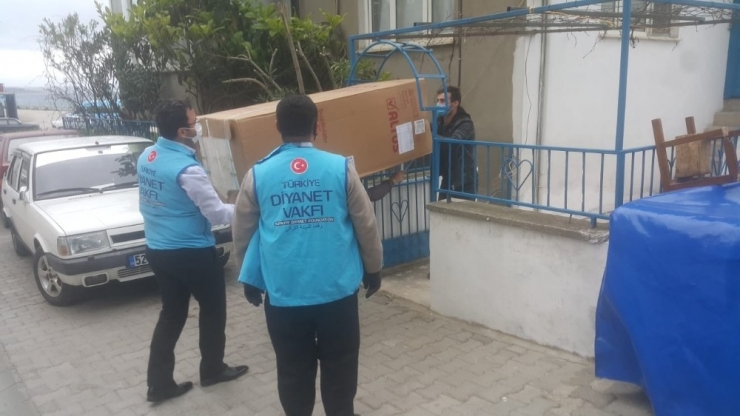 Sinop’ta Din Görevlileri Buzdolabı Hediye Ettiler