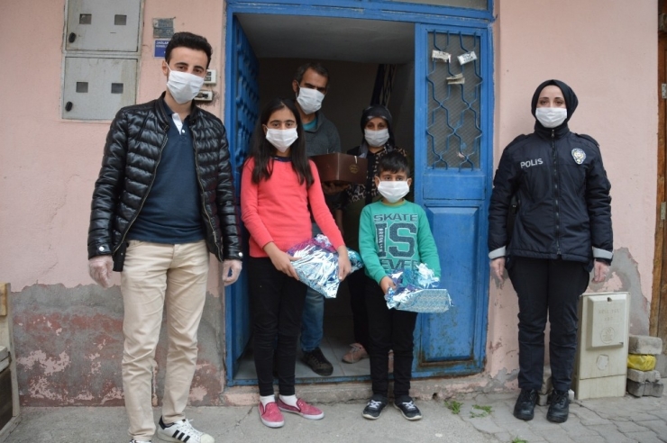 8 Yaşındaki Mehmet’in Doğum Gününü Polisler Kutladı