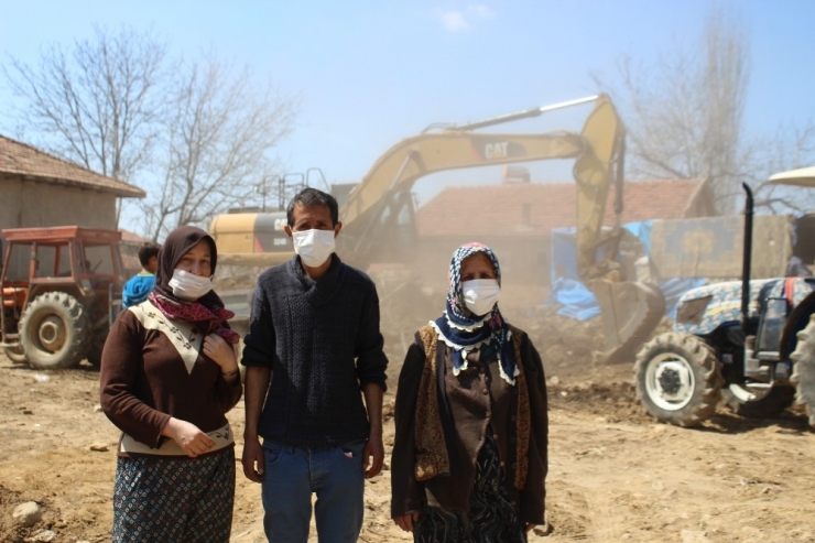 Elektrik Kablosundan Çıkan Yangın 2 Çocuklu Aileyi Evsiz Bıraktı