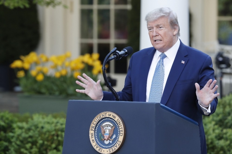 Trump, Yardım Çeklerine Kendi İsmini Yazdırdı