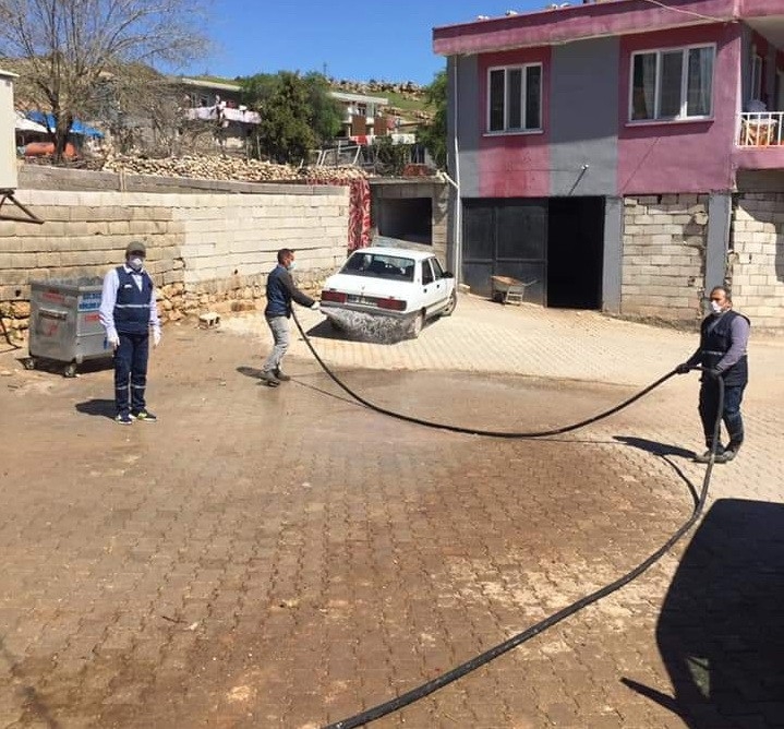 Gölbaşında Köylerin Cadde Ve Sokakları Dezenfekte Ediliyor