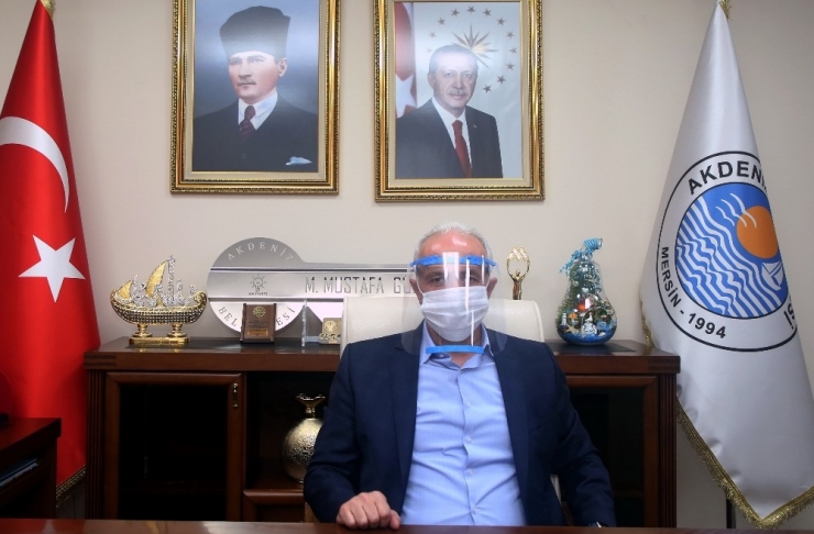 Akdeniz Belediyesinden “3 Boyutlu Yüz Siperliği” Üretimine Destek