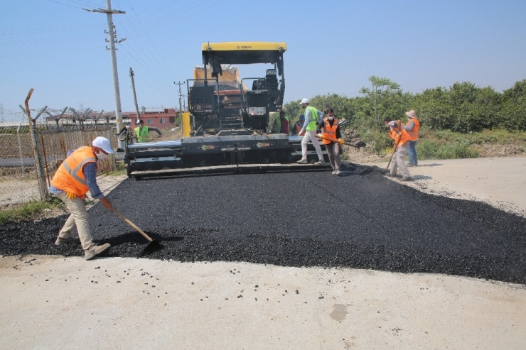Akdeniz’de Asfalt Çalışmaları Sürüyor