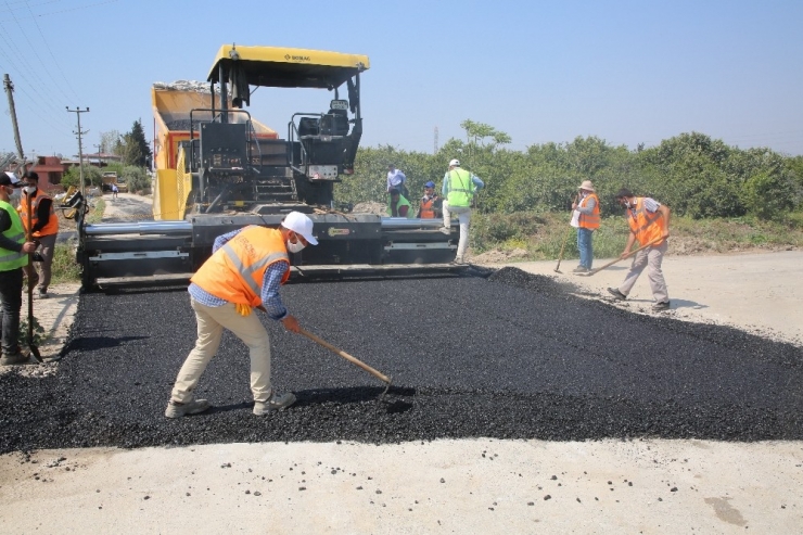 Akdeniz’de Asfalt Çalışmaları Sürüyor