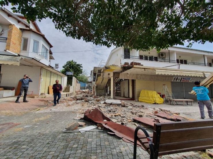 Alanya’da Mimari Projeye Aykırı Kaçak Yapı Yıkıldı