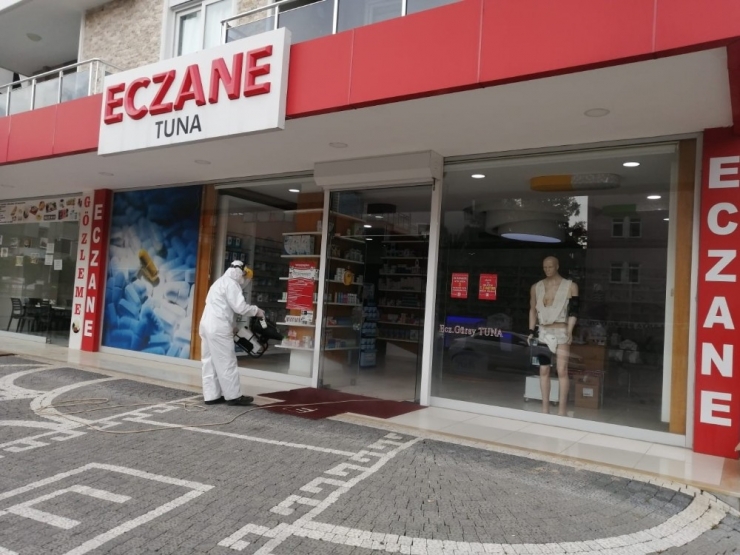 Alanya’daki Eczaneler Dezenfekte Edildi